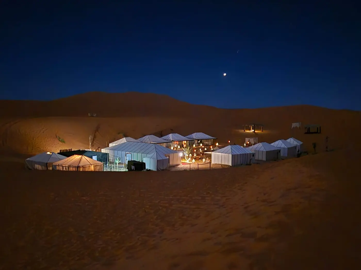 Noche en campamento de lujo en el desierto de Merzouga